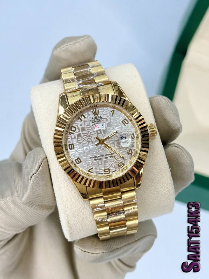 Rose Gold Rolex Submariner  Şıklık ve İşlevsellik — görsel 9/19