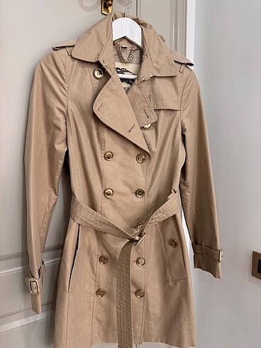 BURBERRY PARLAK KUMAŞ TRENCHKOT