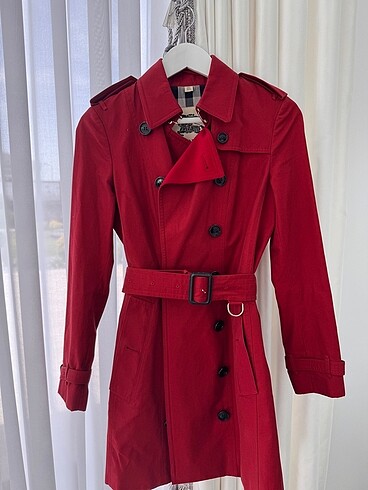 BURBERRY TRENCHKOT BİR KEZ GİYİLDİ