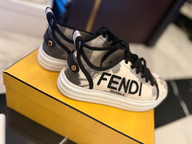 35 Beden siyah Renk FENDİ SPOR AYAKKABI KUTULU