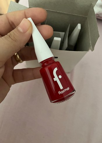 Flormar Kırmızı Renkli Oje