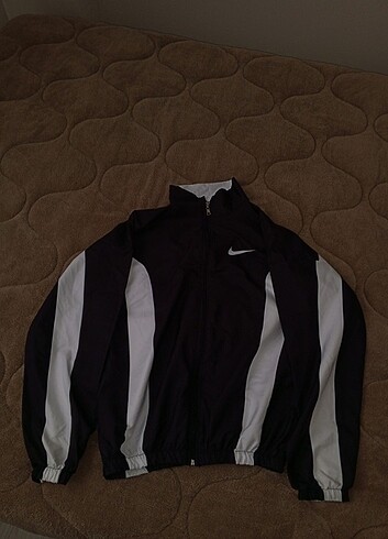 Nike yağmurluk