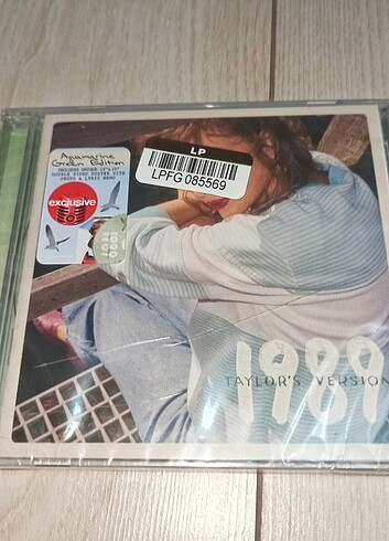 Taylor Swift 1989 Taylor's Version Yeşil CD Posterli TV