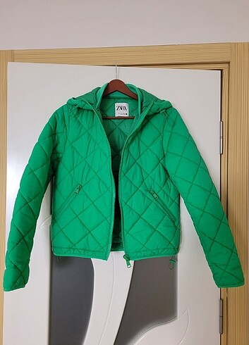 ZARA KAPÜŞONLU ŞİŞME MONT