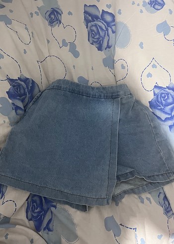 LC Waikiki Düğmeli Mavi Mini Denim Şort