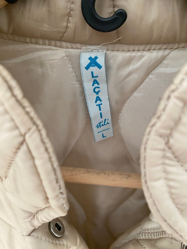 Bej Düğmeli Kısa Kadın Ceket - Görsel 2