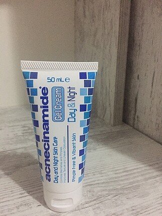 Acnecinamide jel krem