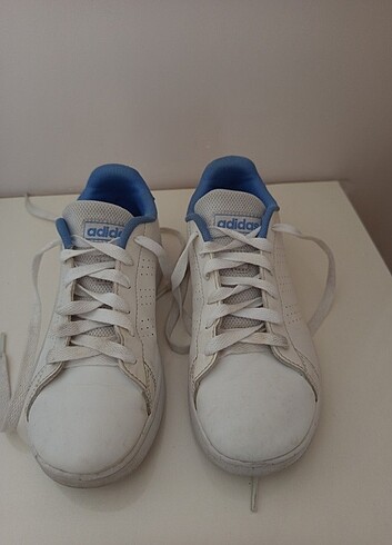 33 Beden beyaz Renk Adidas(orijinal) çocuk spor ayakkabı 