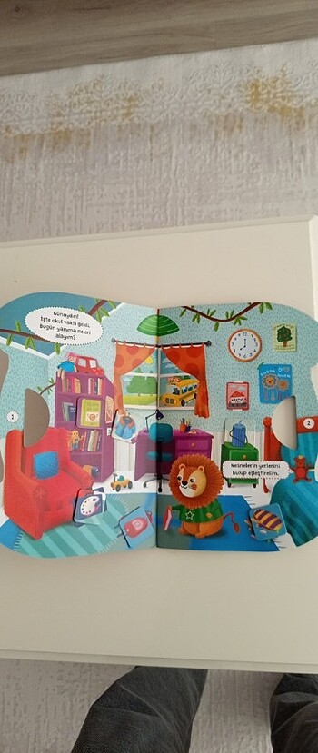 Okulda Bi gün cırtcırtlı kitap  - Görsel 2