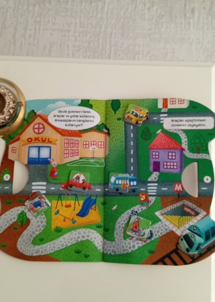 Okulda Bi gün cırtcırtlı kitap  - Görsel 3