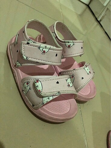 Yeni gibi kiz sandal