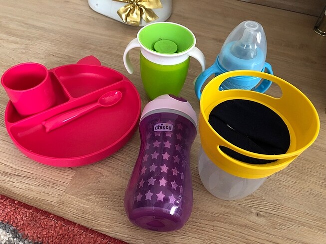 Chicco Bebek tabak , kaşık, bardak silikon / chico marka prpitlı bardak
