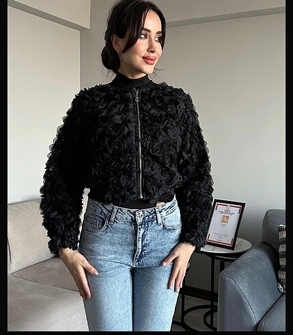 Gül kabartmalı ceket