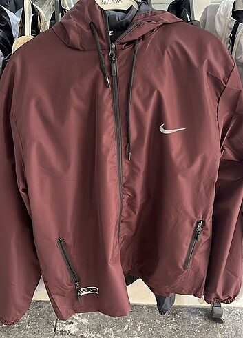 Nike Yağmurluk 