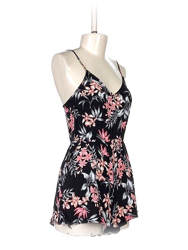 H&M H&M Kısa Tulum %70 İndirimli.