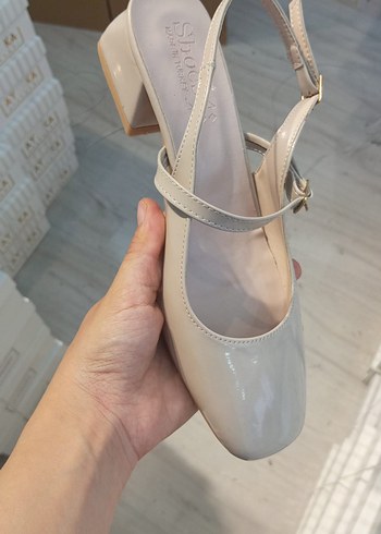 Bej Rugan Tokalı Stiletto Kadın Ayakkabı