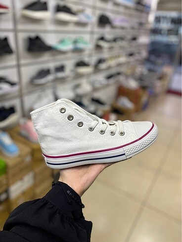 Beyaz converse