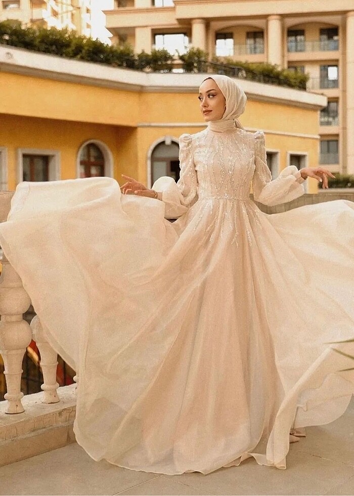 Payet işlemeli tesettür abiye elbise - Görsel 2