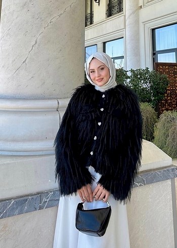 Uzun Siyah Tüylü Kadın Suni Kürk