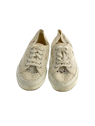 37 Beden Superga Spor Ayakkabı %70 İndirimli.