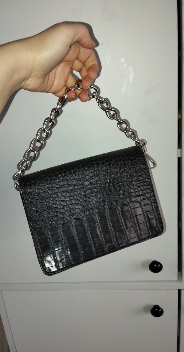 Zincir Detaylı Siyah Yılan Derisi Desenli Deri Çanta - Görsel 2