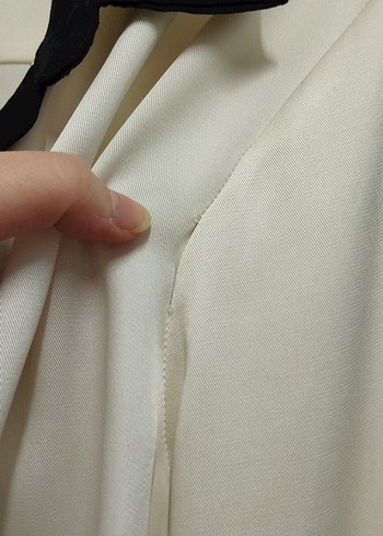 Siyah yakalı beyaz uzun kollu kadın gömlek - Görsel 7