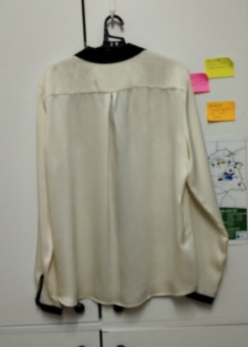 Siyah yakalı beyaz uzun kollu kadın gömlek - Görsel 8