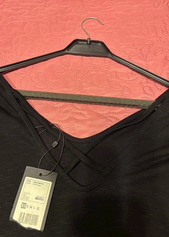 Siyah V Yakalı Kadın Tişört MAVİ JEANS - Görsel 4