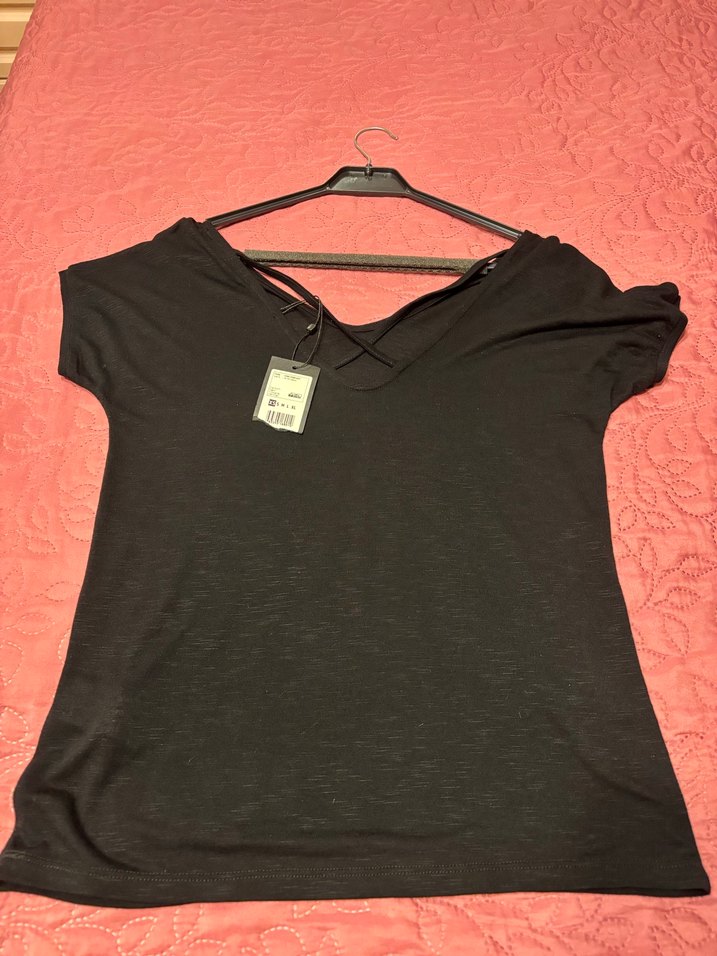 Siyah V Yakalı Kadın Tişört MAVİ JEANS - Görsel 5