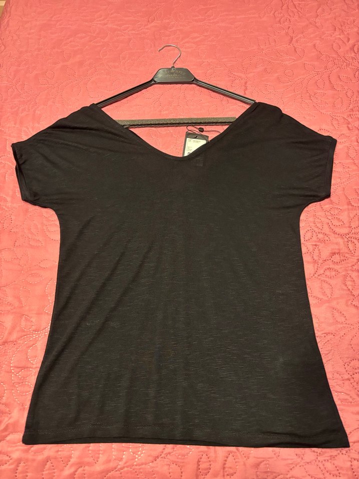 Siyah V Yakalı Kadın Tişört MAVİ JEANS - Görsel 2