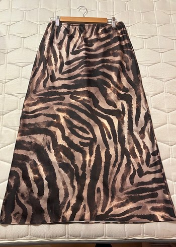 Bohem Zebra Desenli Uzun Saten Etek - Görsel 5