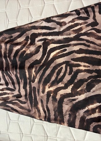 Bohem Zebra Desenli Uzun Saten Etek - Görsel 6