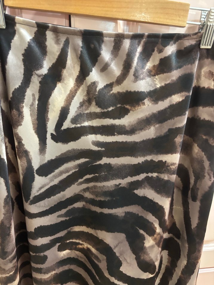 Bohem Zebra Desenli Uzun Saten Etek - Görsel 4