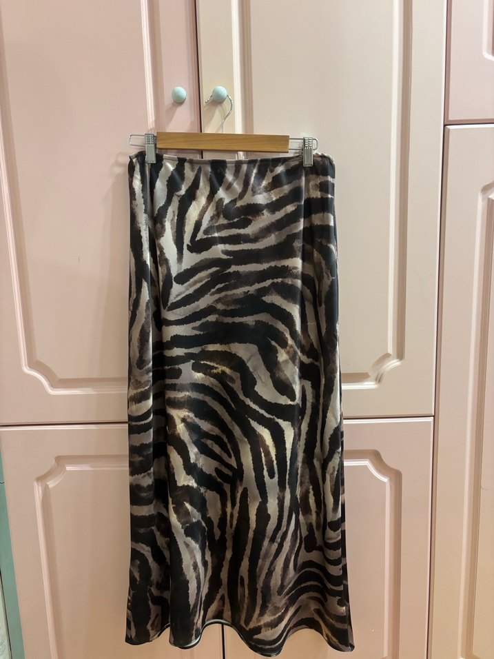 Bohem Zebra Desenli Uzun Saten Etek - Görsel 2