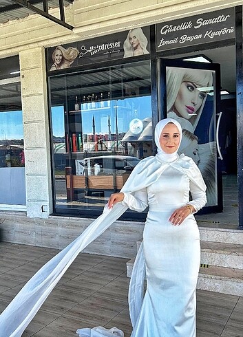 38 Beden Kırık beyaz balık model kuyruklu beyaz tül pelerinli nikah elbis