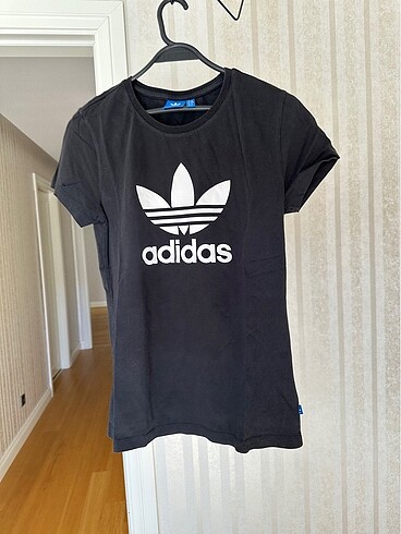 Adidas siyah tişört