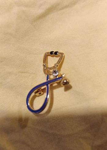 Mavi steteskop Kadın Broş - Görsel 2