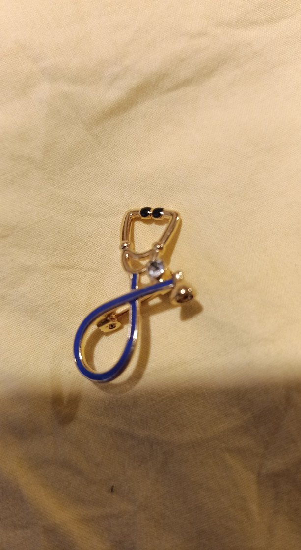 Mavi steteskop Kadın Broş - Görsel 2