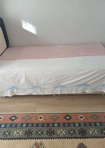 Nakışlı Beyaz Yatak örtüsü - Görsel 3