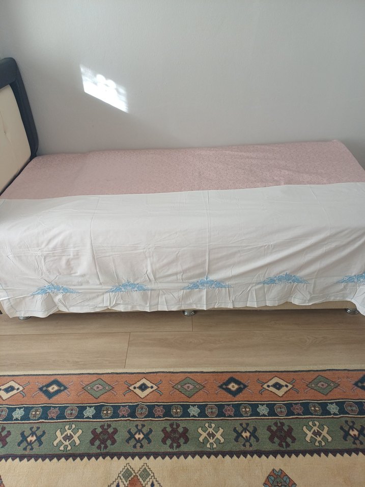 Nakışlı Beyaz Yatak örtüsü - Görsel 3