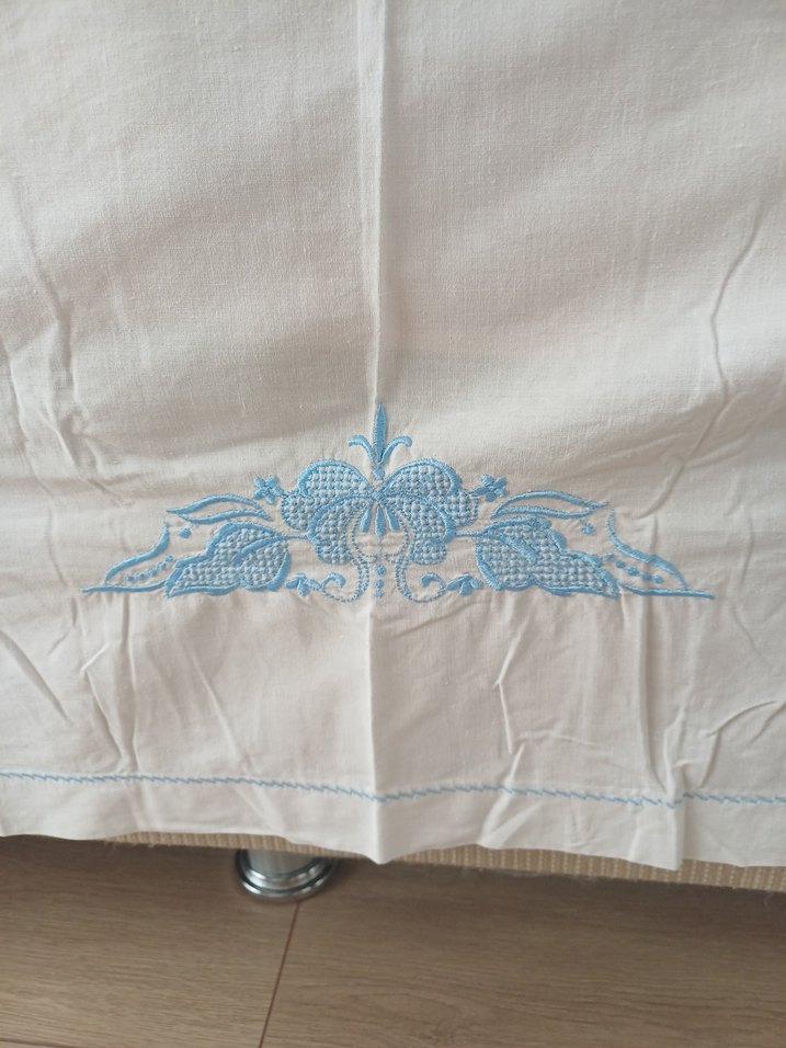 Nakışlı Beyaz Yatak örtüsü - Görsel 2