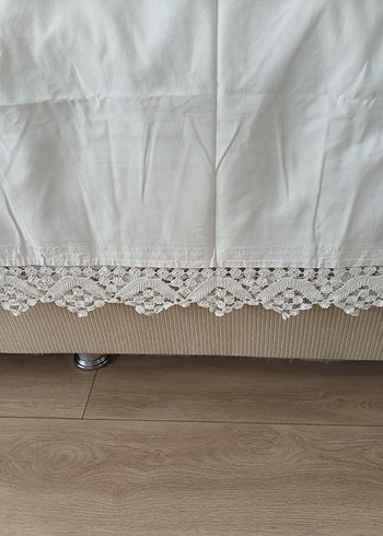 Beyaz Dantel Detaylı Düz Yatak Örtüsü - Görsel 5