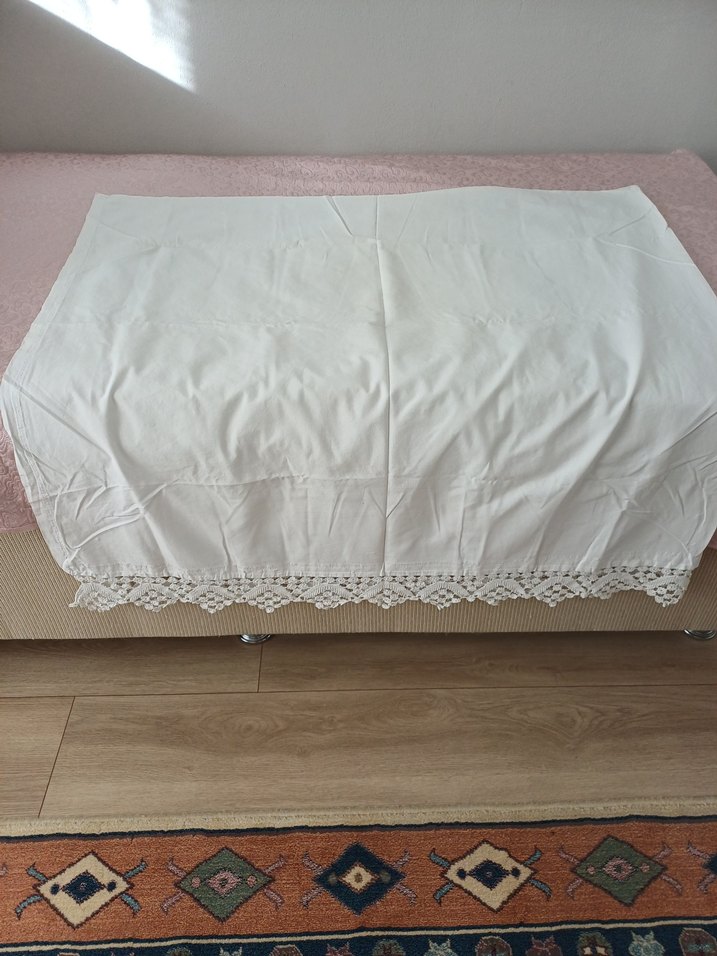 Beyaz Dantel Detaylı Düz Yatak Örtüsü - Görsel 4