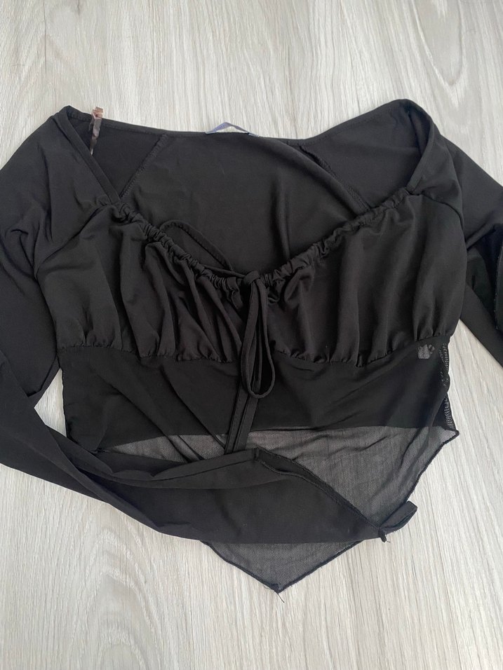 Siyah Dökümlü Parmak Geçirmeli Uzun Kollu Bluz - Görsel 2