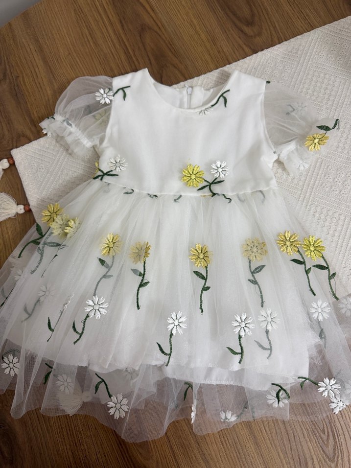 Nakışlı Beyaz Kız Çocuk Elbisesi - Görsel 3