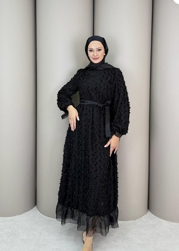 Uzun Siyah Nakışlı Fırfırlı Tesettür Elbise