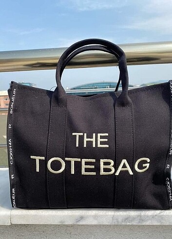 THE TOTE BAG 