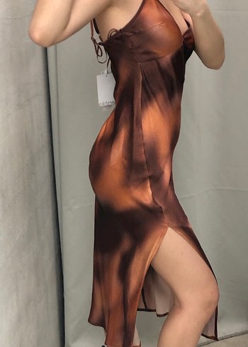 Bershka Kadın Kahverengi Uzun Drapeli İpek Elbise