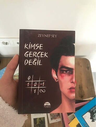 KİMSE GERÇEK DEĞİL ZEYNEP SEY