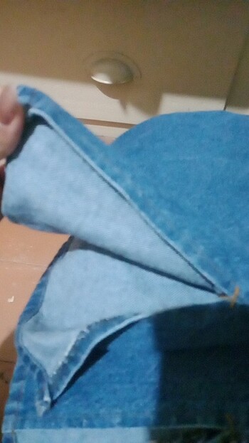 36 Beden mavi Renk Koyu mavi pantolon bileği yırtık detaylı
